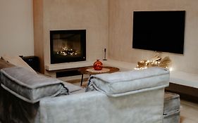 Apartment 64